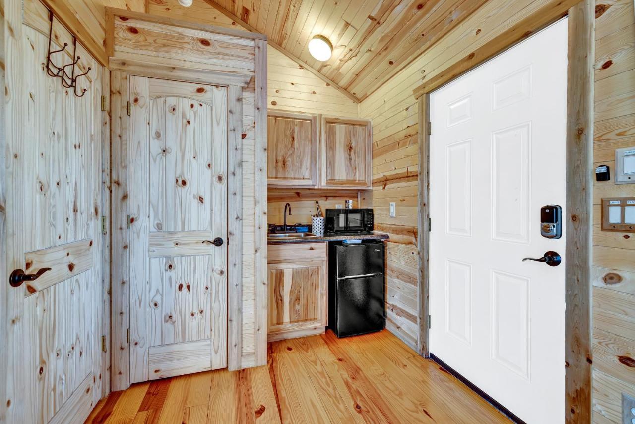 Rocky Ridge Cedar Cabin With Hot Tub & Amazing Views Crabapple Exteriér fotografie