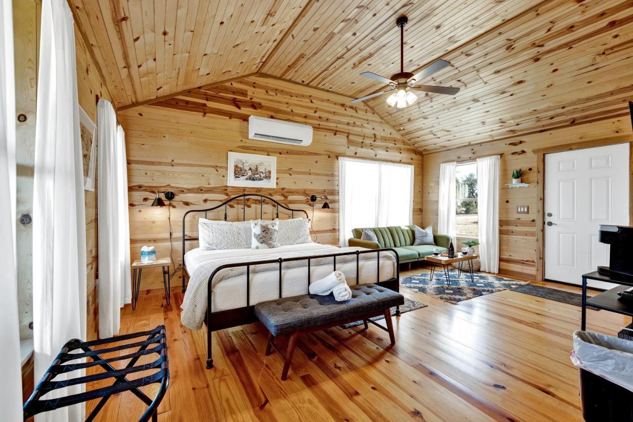 Rocky Ridge Cedar Cabin With Hot Tub & Amazing Views Crabapple Exteriér fotografie
